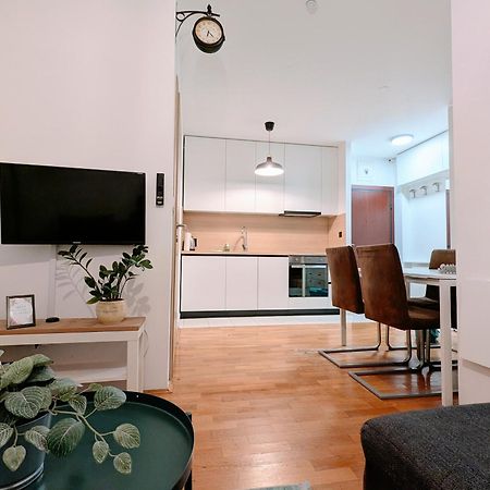 Doma-Lu Apartment-Near Airport And Highway- Free Parking Velika Mlaka Eksteriør bilde