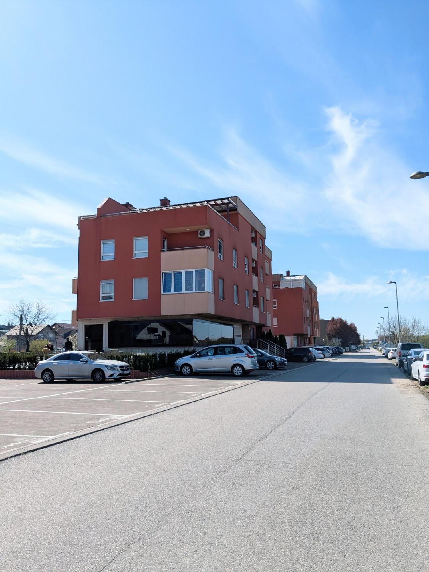 Doma-Lu Apartment-Near Airport And Highway- Free Parking Velika Mlaka Eksteriør bilde